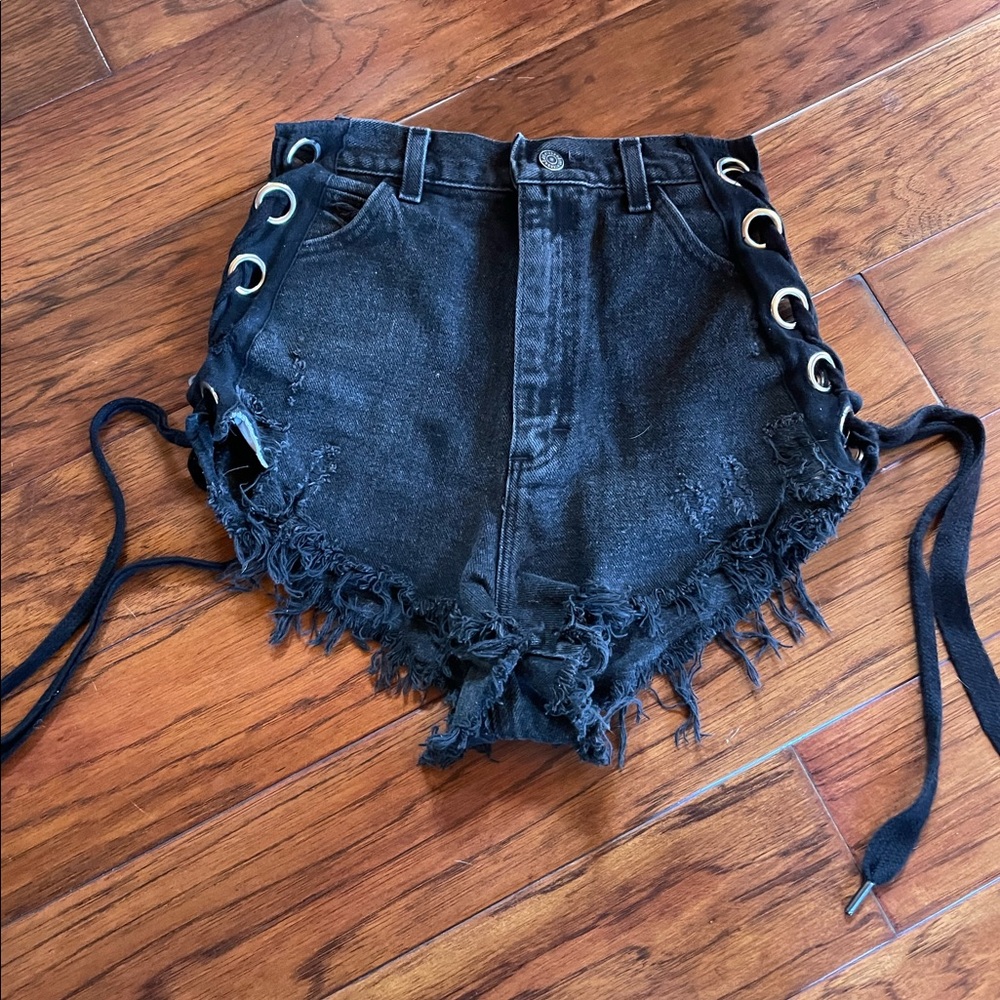 Distressed carmar shorts